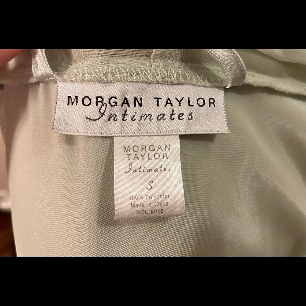 Morgan Taylor Robe - Picture 9 of 9